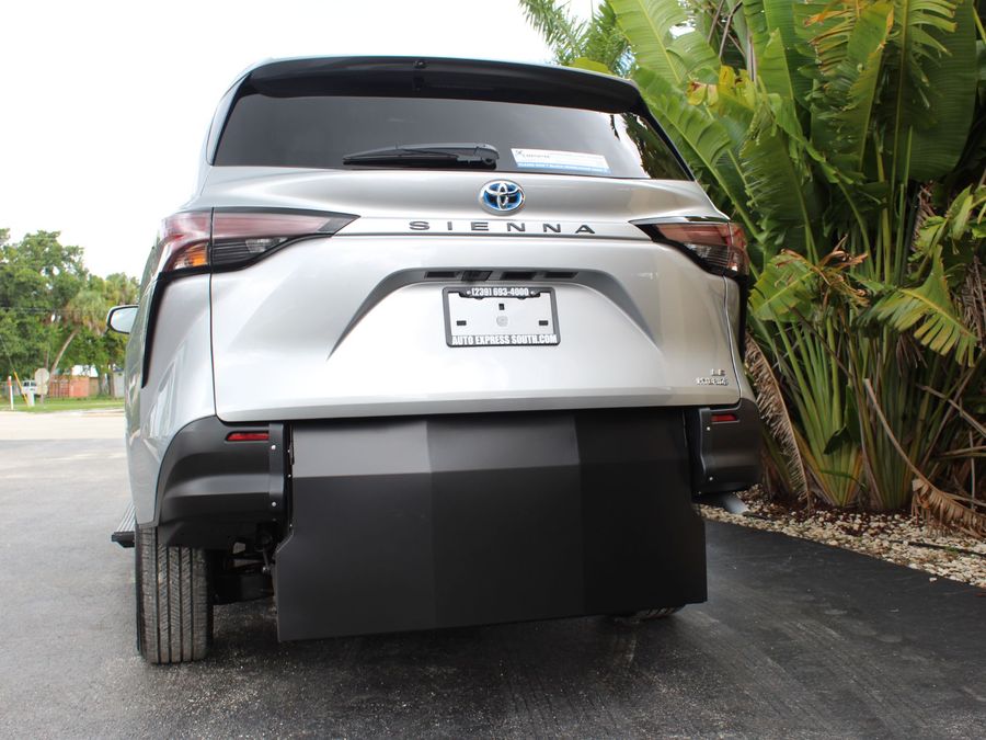 2024 Toyota Sienna LE