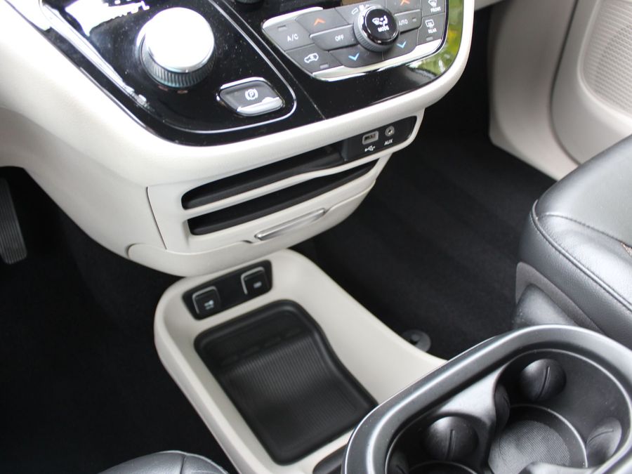 2020 Chrysler Pacifica Touring L