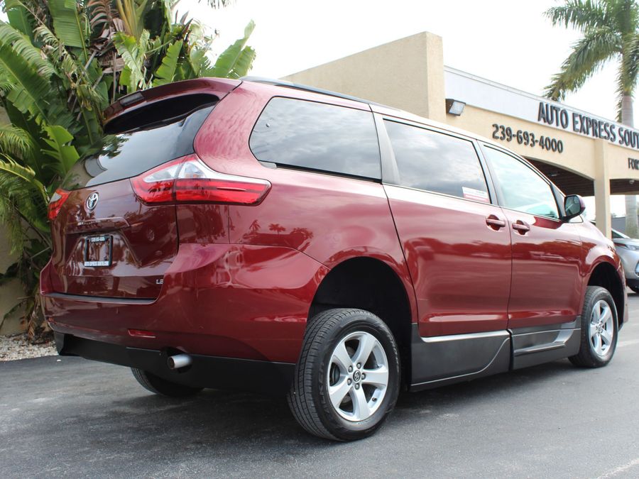 2018 Toyota Sienna LE VMI Legend II