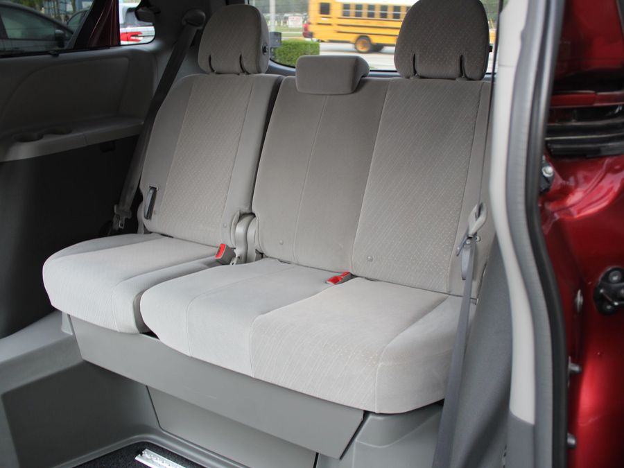 2018 Toyota Sienna LE VMI Legend II