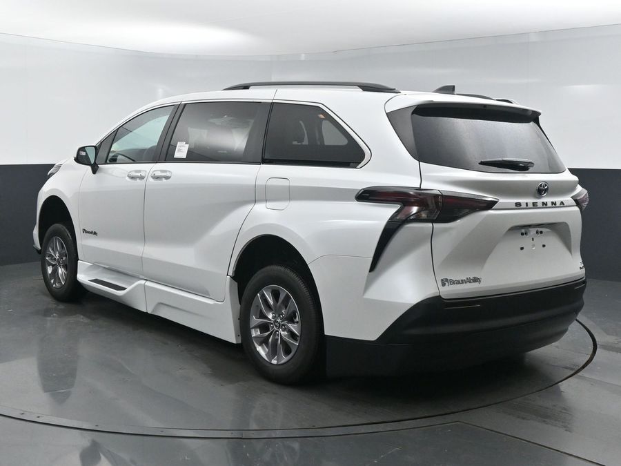 2024 Toyota Sienna XLE 7-Passenger