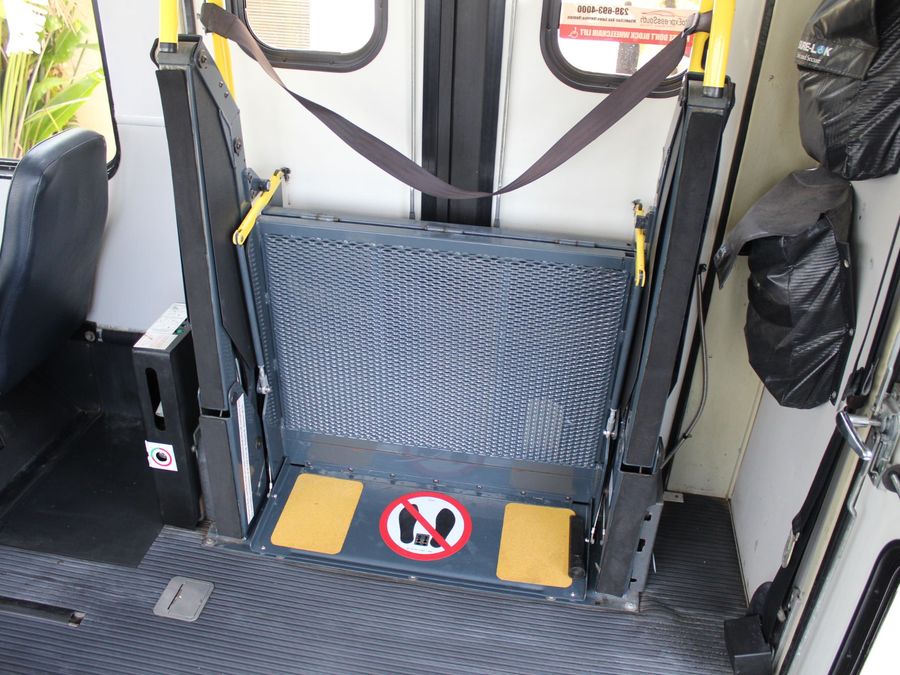 2005 Ford E450 SD Bus E-450 SD Bus with Side Ricon Lift