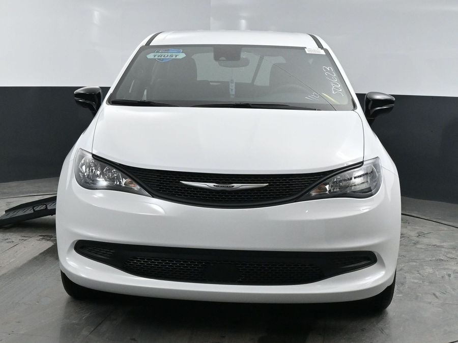 2025 Chrysler Voyager LX