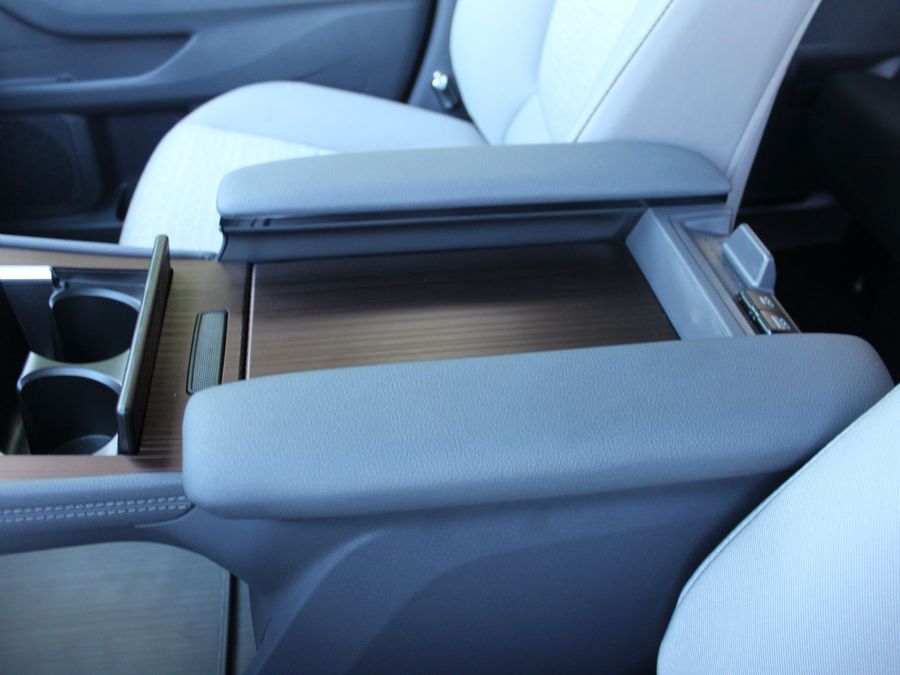 2024 Toyota Sienna LE