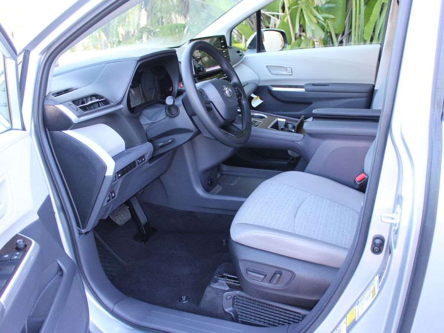 2024 Toyota Sienna LE