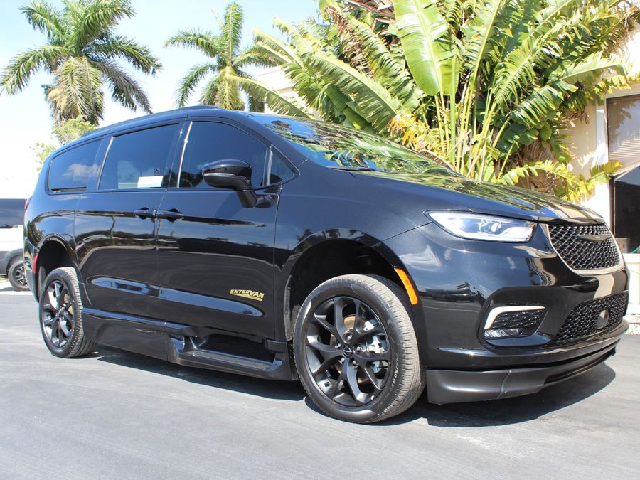 2022 Chrysler Pacifica Touring L