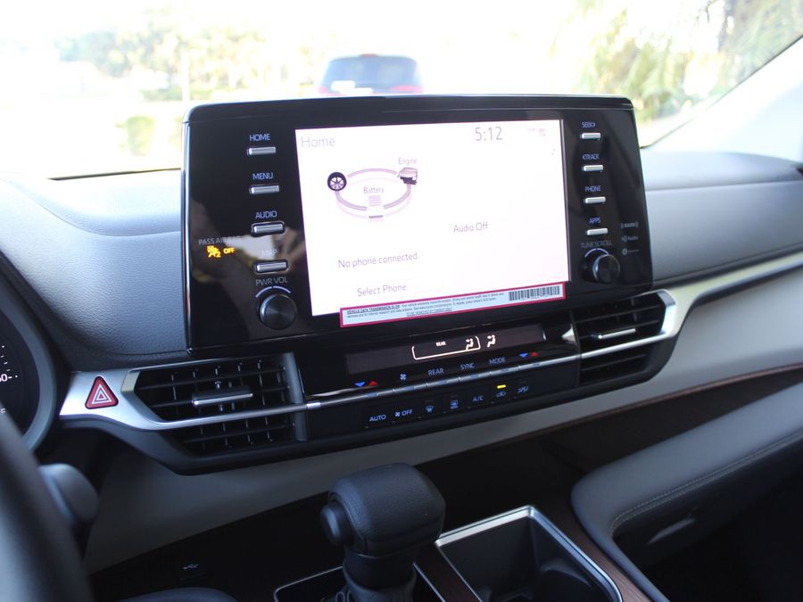 2024 Toyota Sienna LE