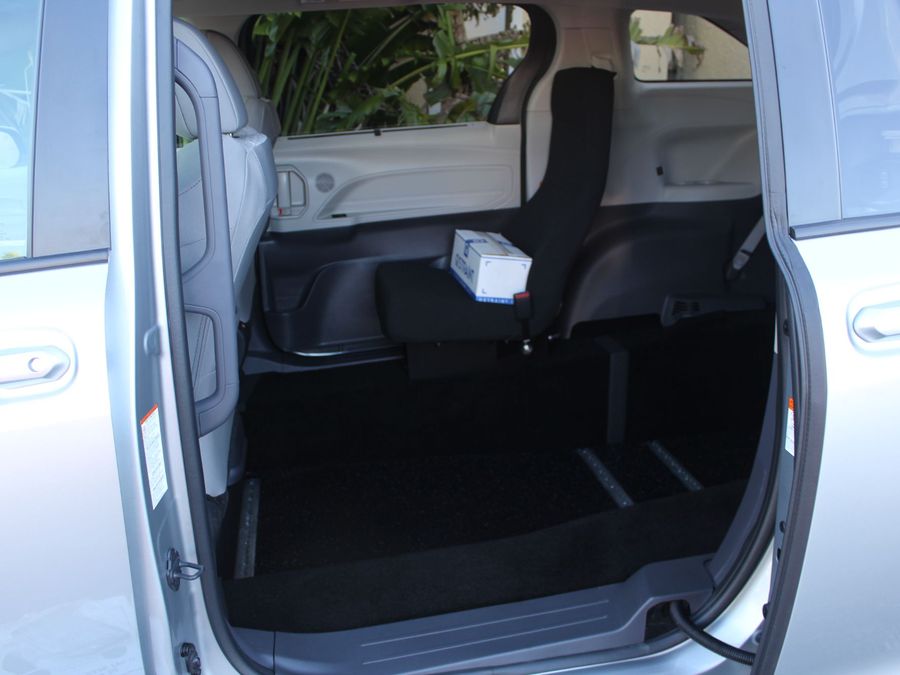 2024 Toyota Sienna LE