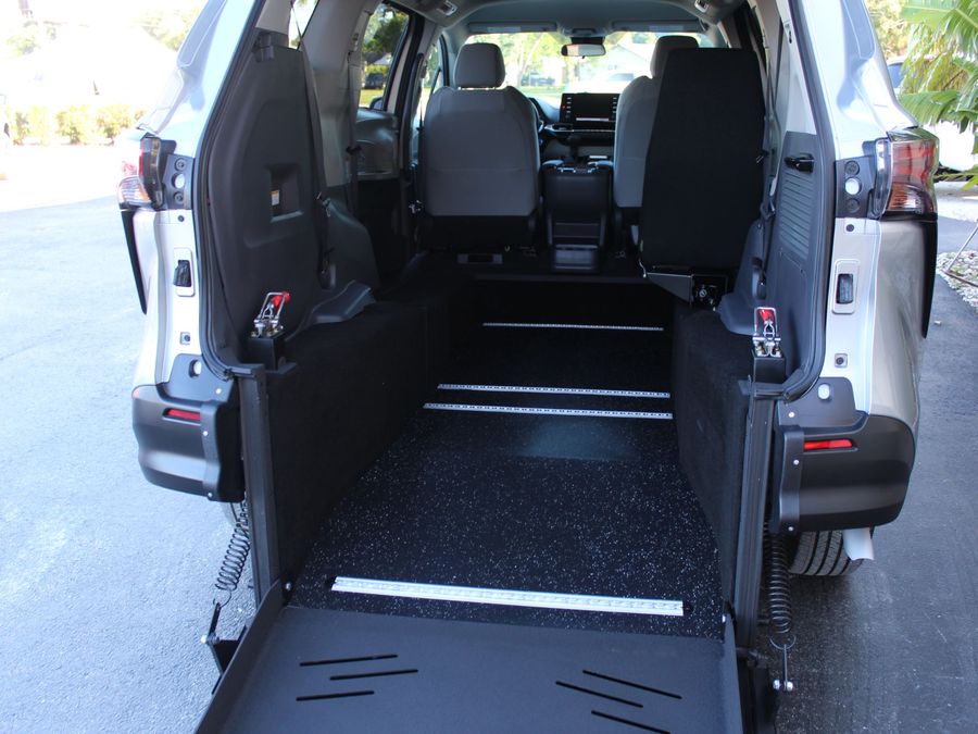 2024 Toyota Sienna LE