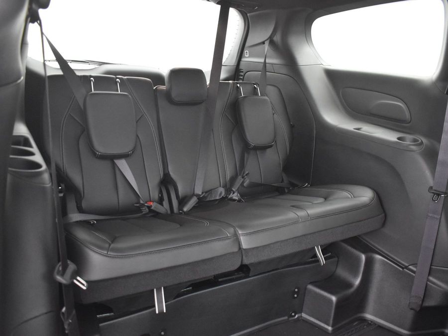 2025 Chrysler Voyager LX