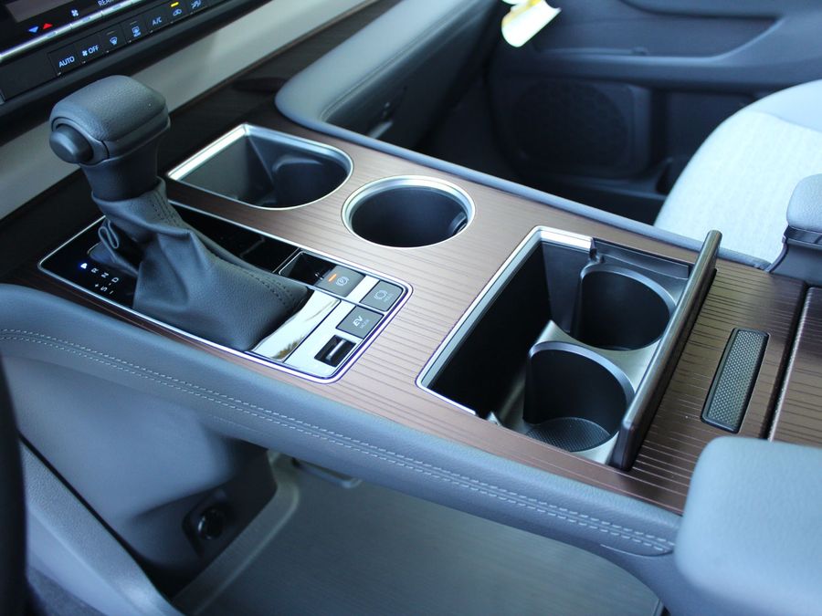 2024 Toyota Sienna LE