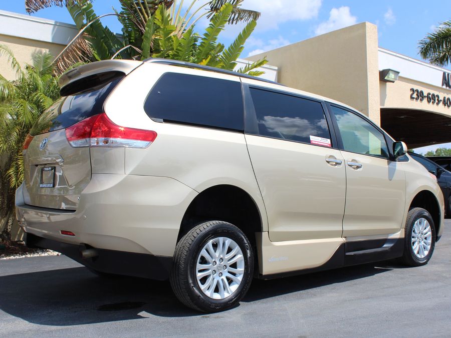 2014 Toyota Sienna XLE