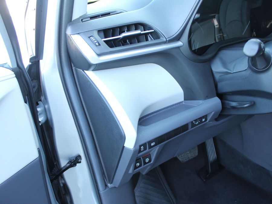 2024 Toyota Sienna LE