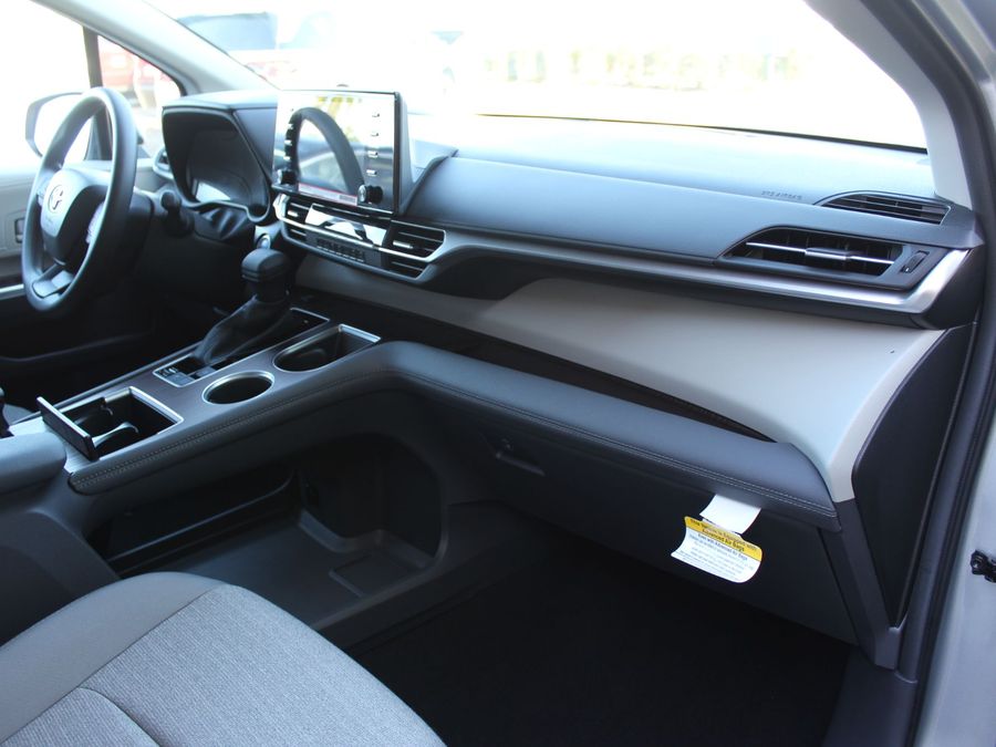 2024 Toyota Sienna LE