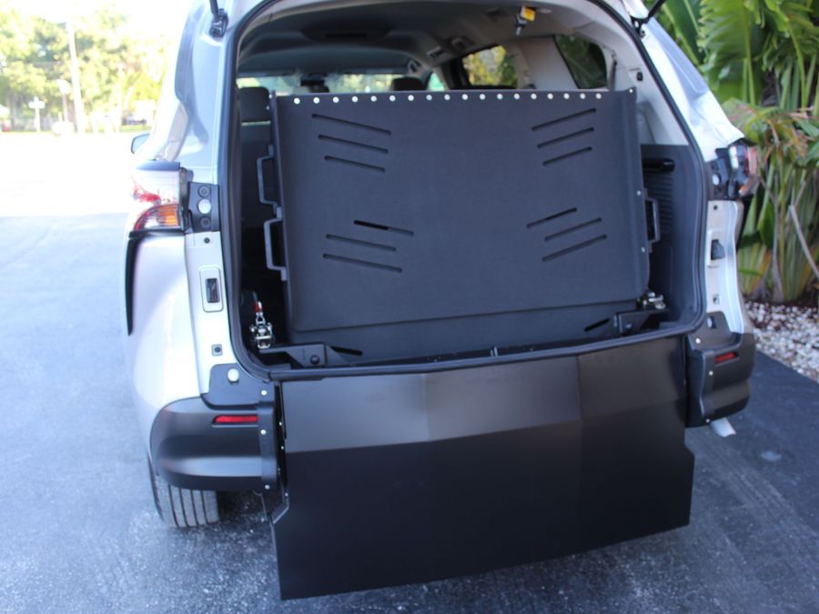 2024 Toyota Sienna LE