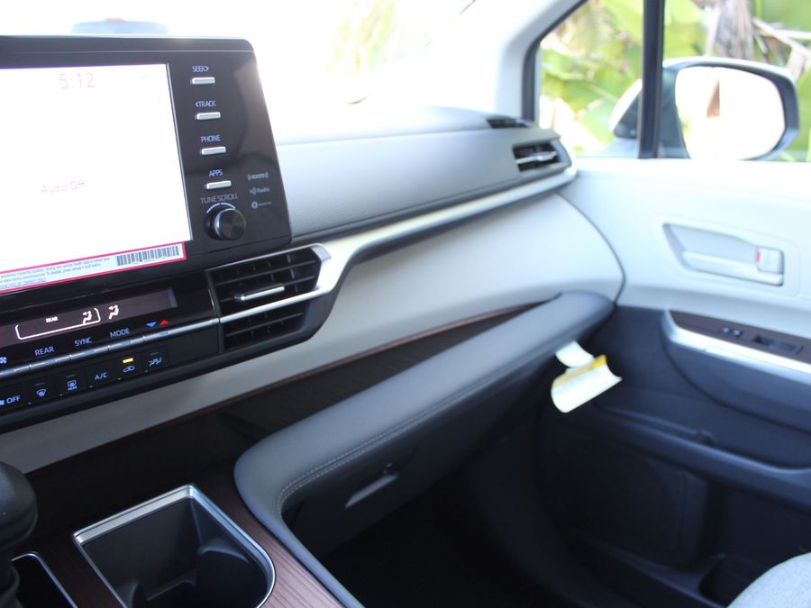 2024 Toyota Sienna LE