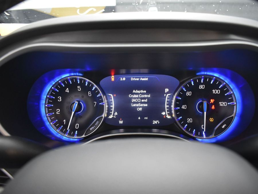 2025 Chrysler Voyager LX