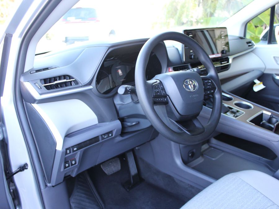 2024 Toyota Sienna LE