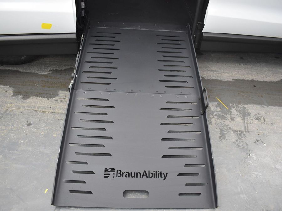 2025 Chrysler Voyager LX