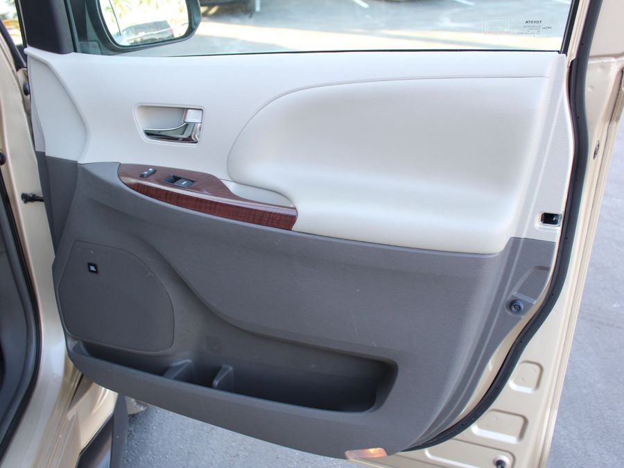 2014 Toyota Sienna XLE