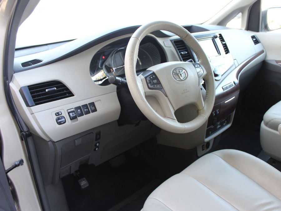 2014 Toyota Sienna XLE
