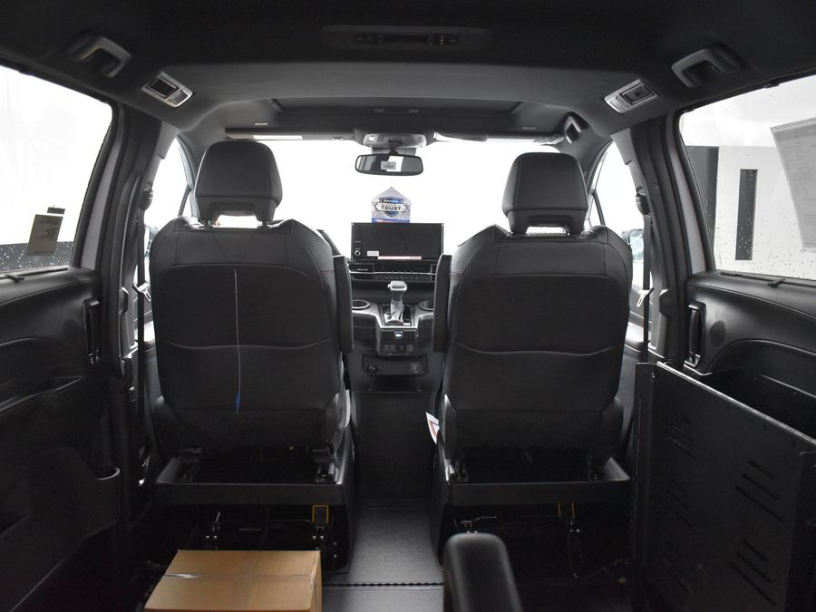 2025 Toyota Sienna XSE