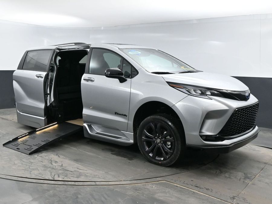 2025 Toyota Sienna XSE