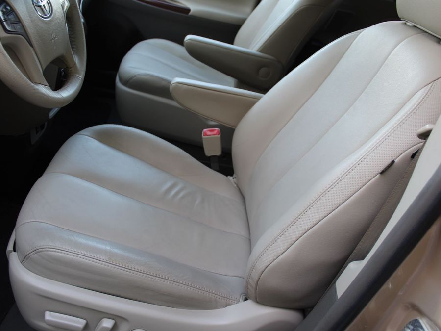 2014 Toyota Sienna XLE