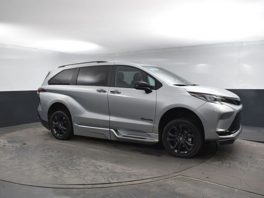 2025 Toyota Sienna XSE